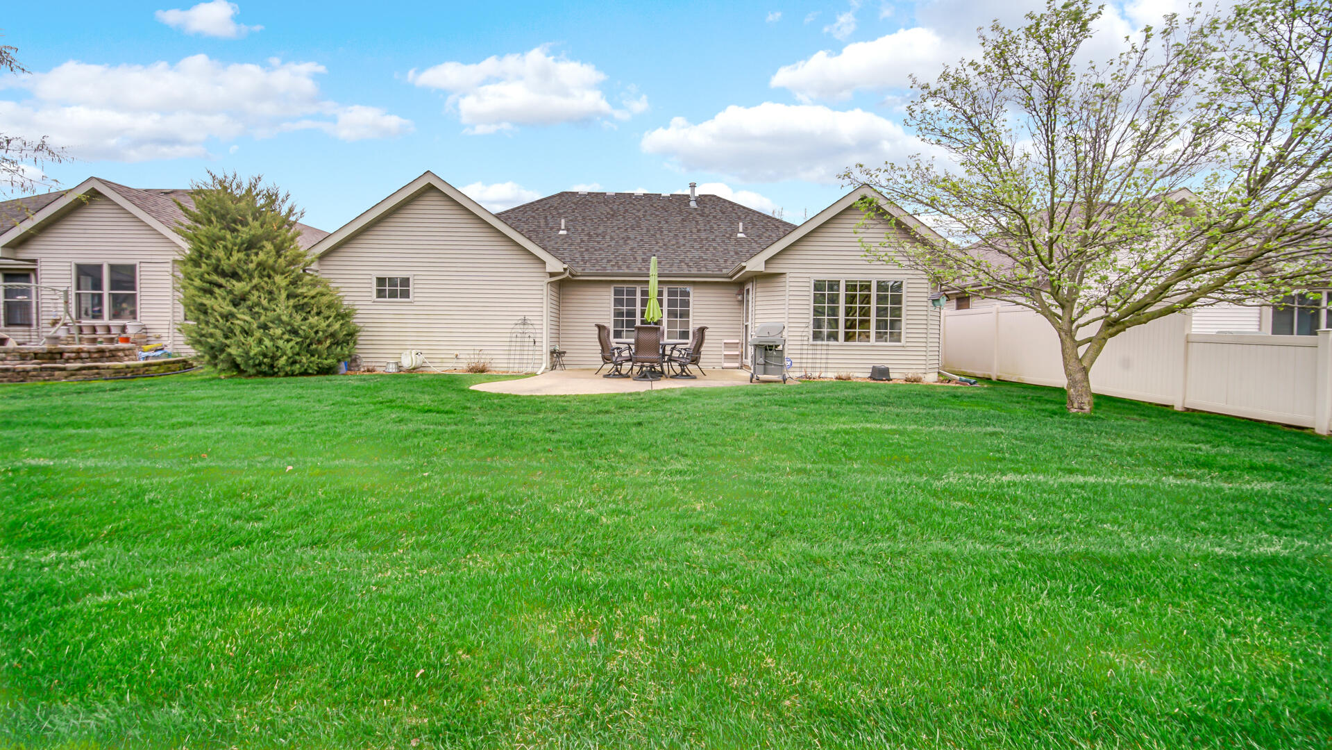 2635 43rd Street Highland, IN 46322 - Photo 22 of 24 a front view of house with yard and green space
