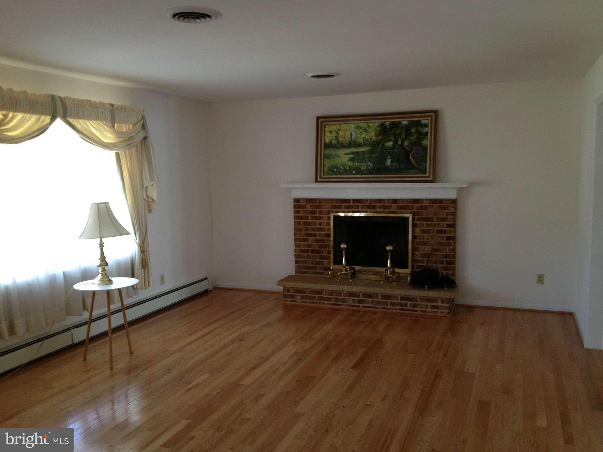 19636 Spring Creek Road Hagerstown, MD 21742 - Photo 4 of 19 Living Room
