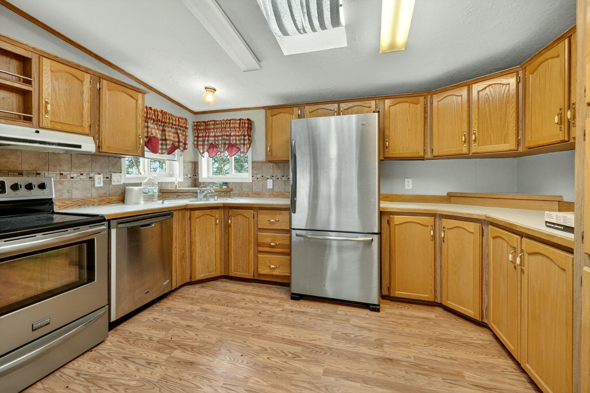 1374 West Linn Road Eagle Point, OR 97524 - Photo 23 of 45 Kitchen