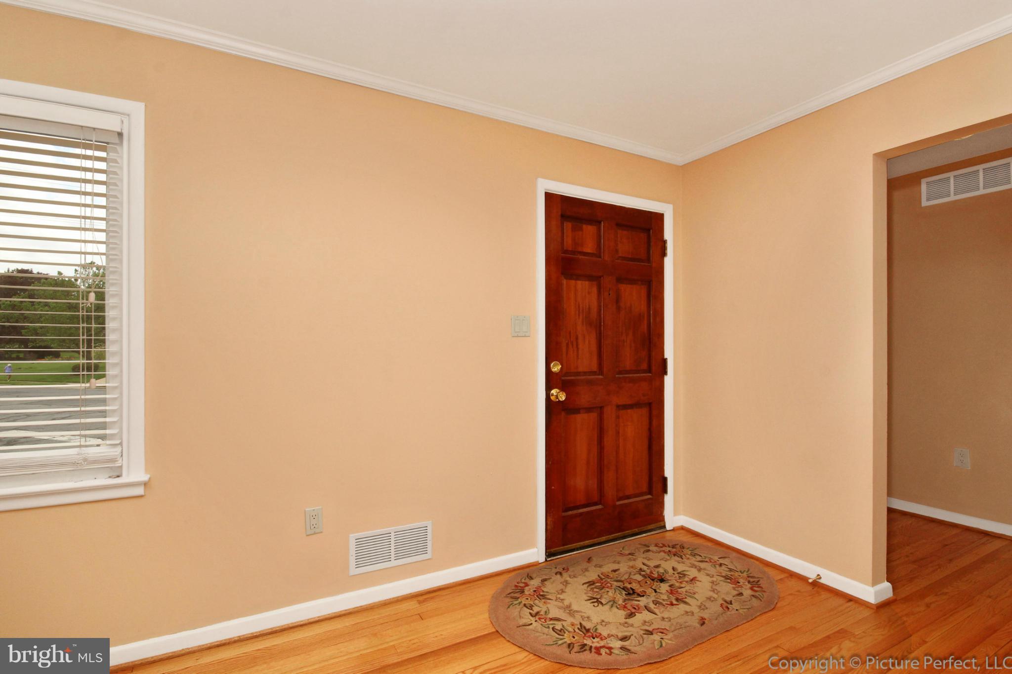 407 Delaware Road Frederick, MD 21701 - Photo 13 of 30 Living Room