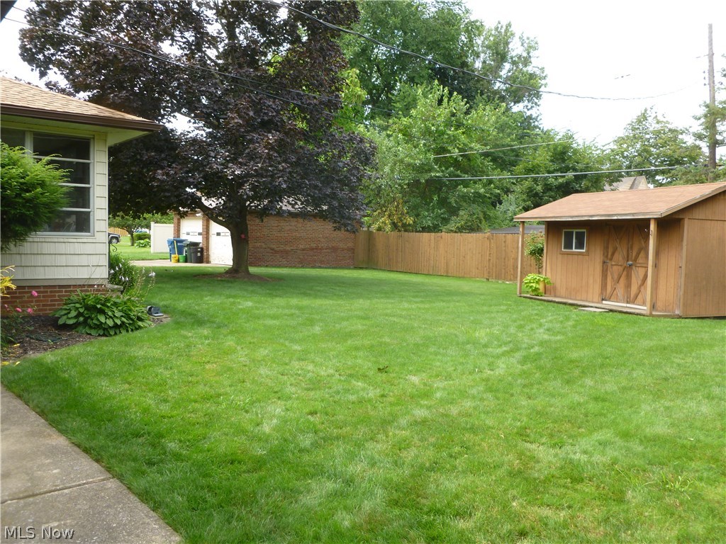 6390 Manchester Road Parma, OH 44129 - Photo 4 of 34