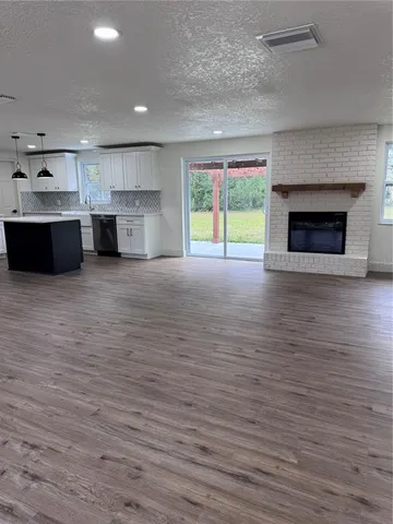 $2,950 | 2933 Stearns Road, Valrico, FL 33596