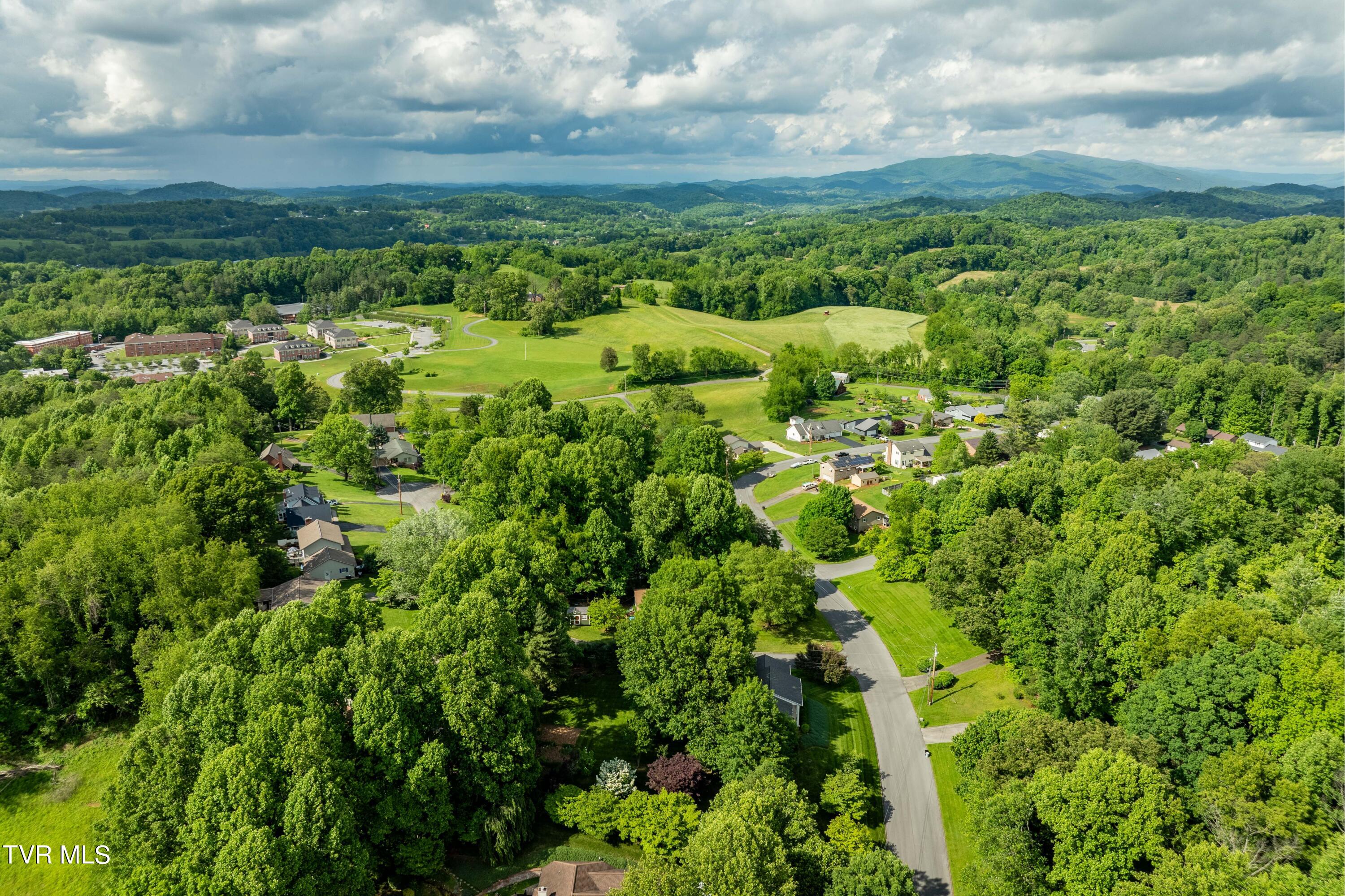 150 Heather Lane Johnson City, TN 37601 - Photo 12 of 82 150 Heather Ln (11 of 82)