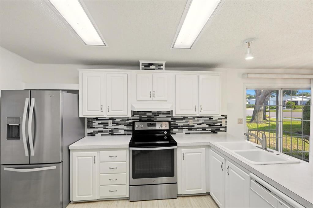 8414 Castle Garden Road Palmetto, FL 34221 - Photo 5 of 35