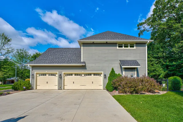 $685,000 | 3328 Anric Drive, Eau Claire, WI 54701