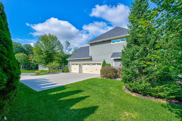 $685,000 | 3328 Anric Drive, Eau Claire, WI 54701