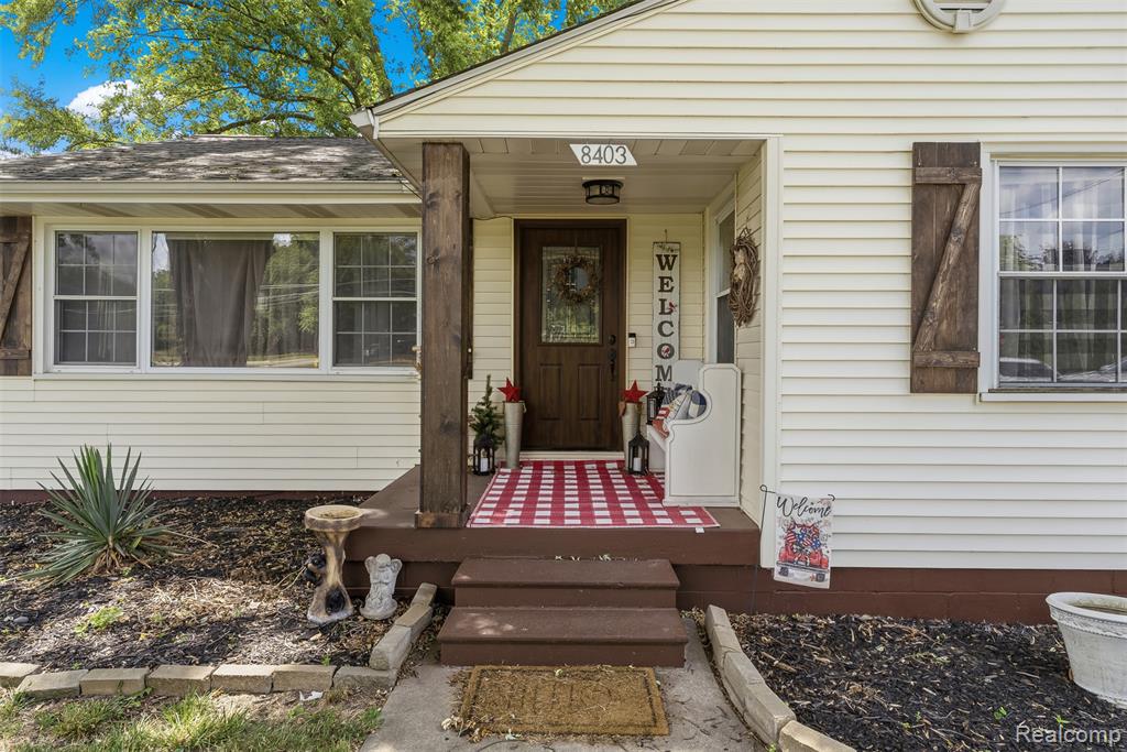 8403 Miller Road Swartz Creek, MI 48473 - Photo 4 of 37