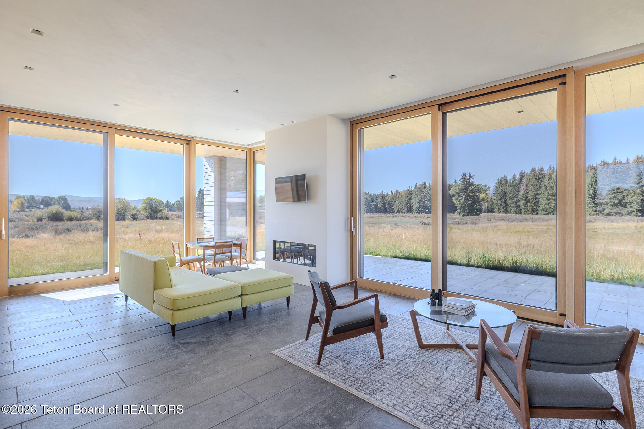 7020 North Bar B Bar River Road Jackson, WY 83001 - Photo 31 of 42 Guest House Living