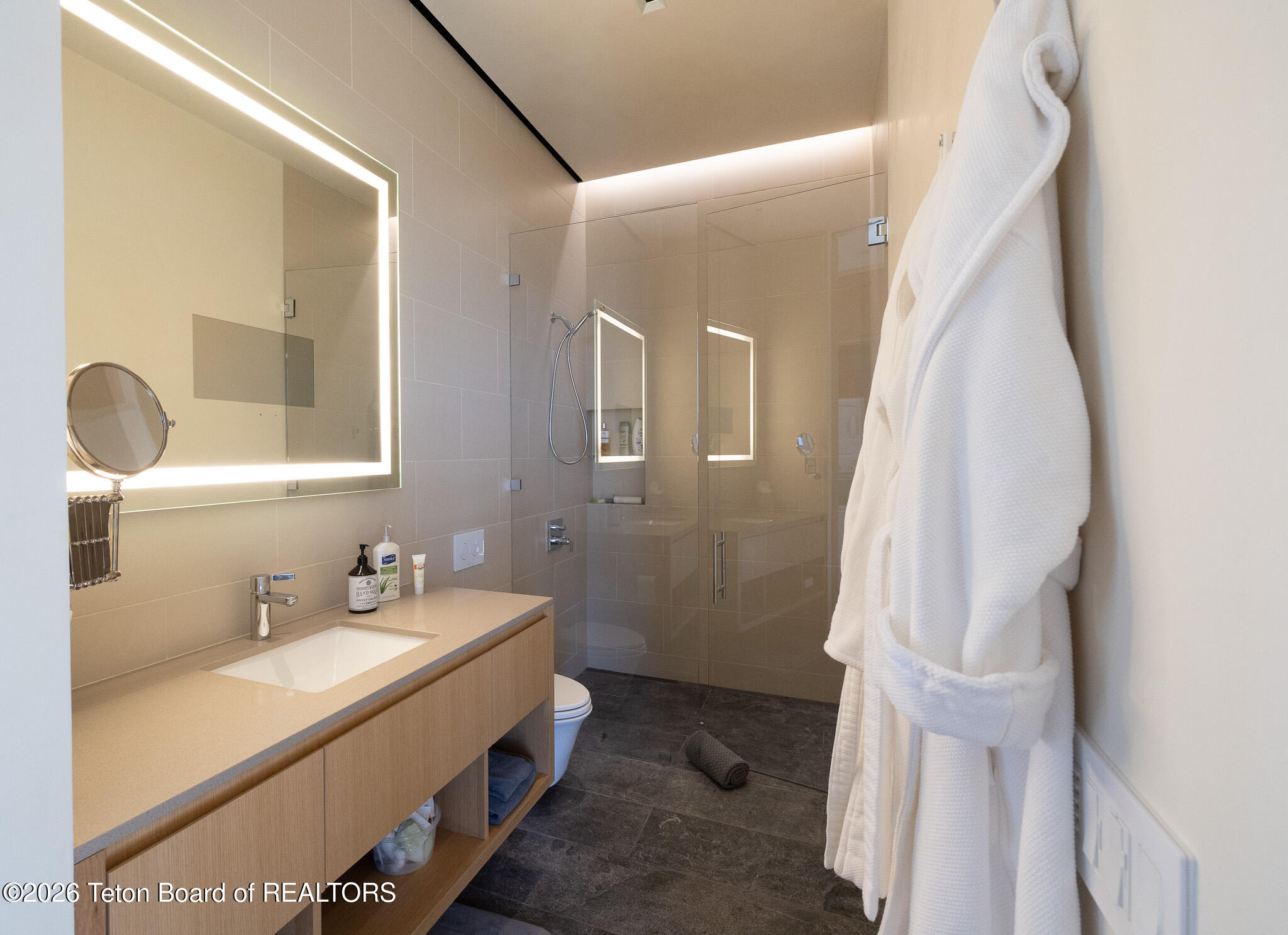 7020 North Bar B Bar River Road Jackson, WY 83001 - Photo 34 of 42 Guest House Bathroom