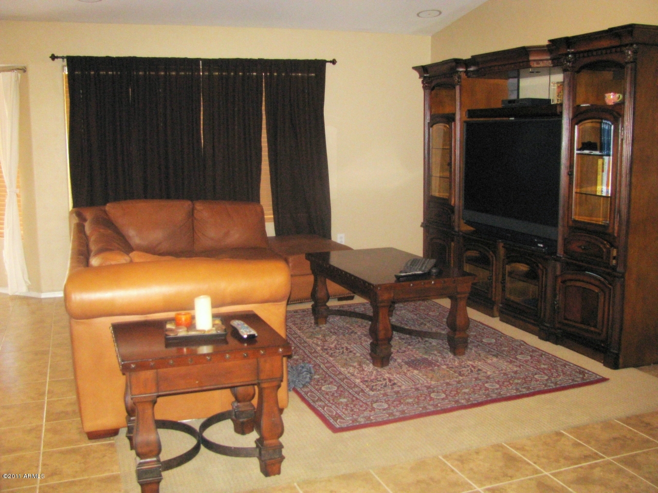 7335 West Payson Road Phoenix, AZ 85043 - Photo 5 of 24 Living room