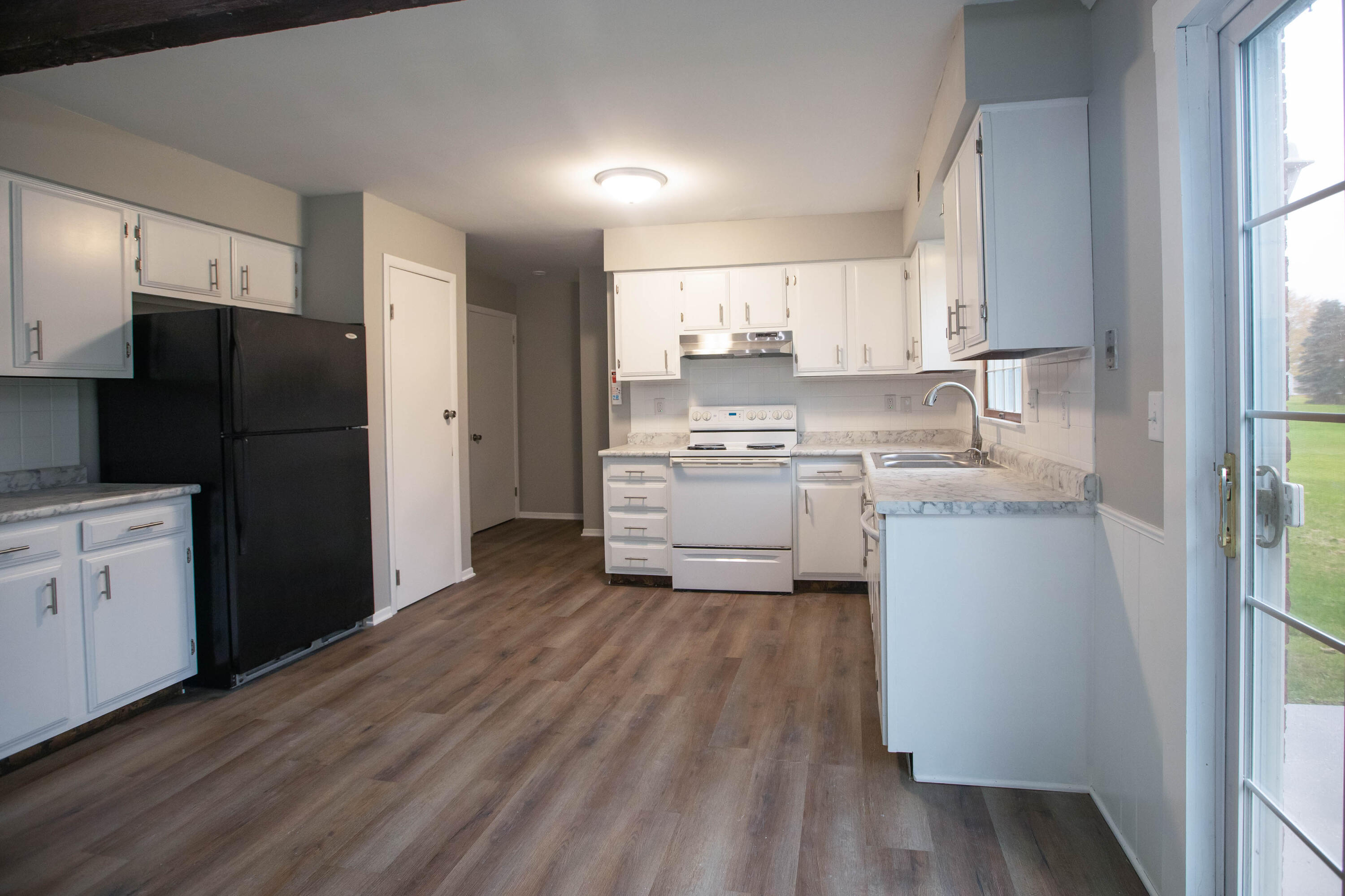 5630 Tilly Road St. Joseph, MI 49085 - Photo 3 of 16 08_kitchen_2