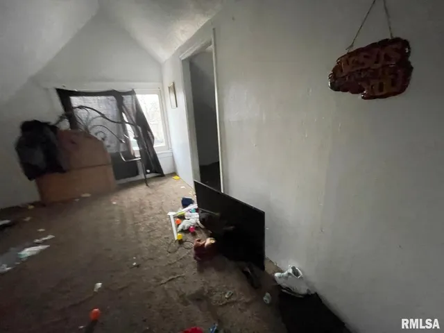 $39,900 | 319 West Columbia Terrace, Peoria, IL 61606