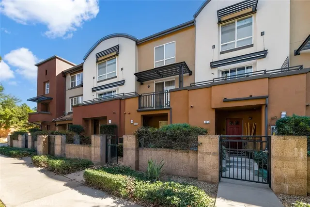$998,000 | 8620 Belford Avenue, Unit 604, Westchester, CA 90045