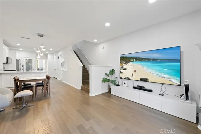 $998,000 | 8620 Belford Avenue, Unit 604, Westchester, CA 90045