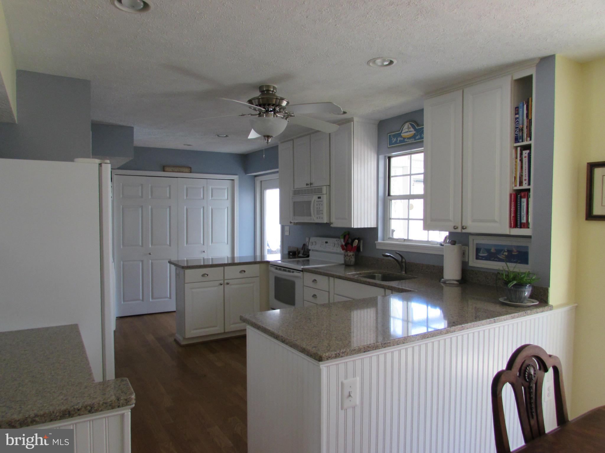 3353 Thomas Point Road Annapolis, MD 21403 - Photo 5 of 29 Kitchen
