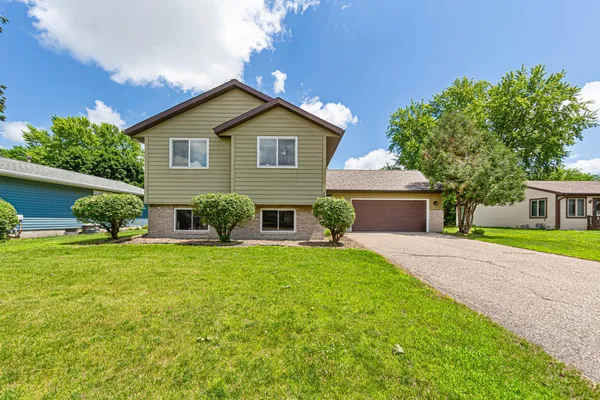 $314,900 | 105 Martin Circle, Mankato, MN 56001