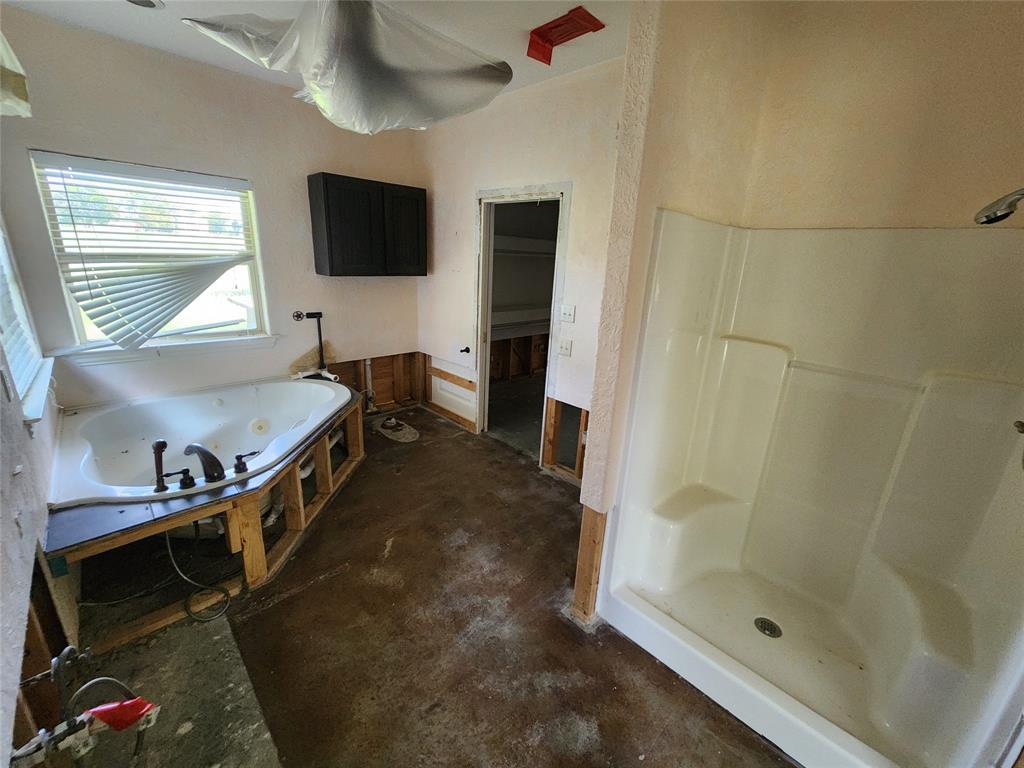 17555 County Road 330 Terrell, TX 75161 - Photo 15 of 32 a bathroom with a sink and a mirror