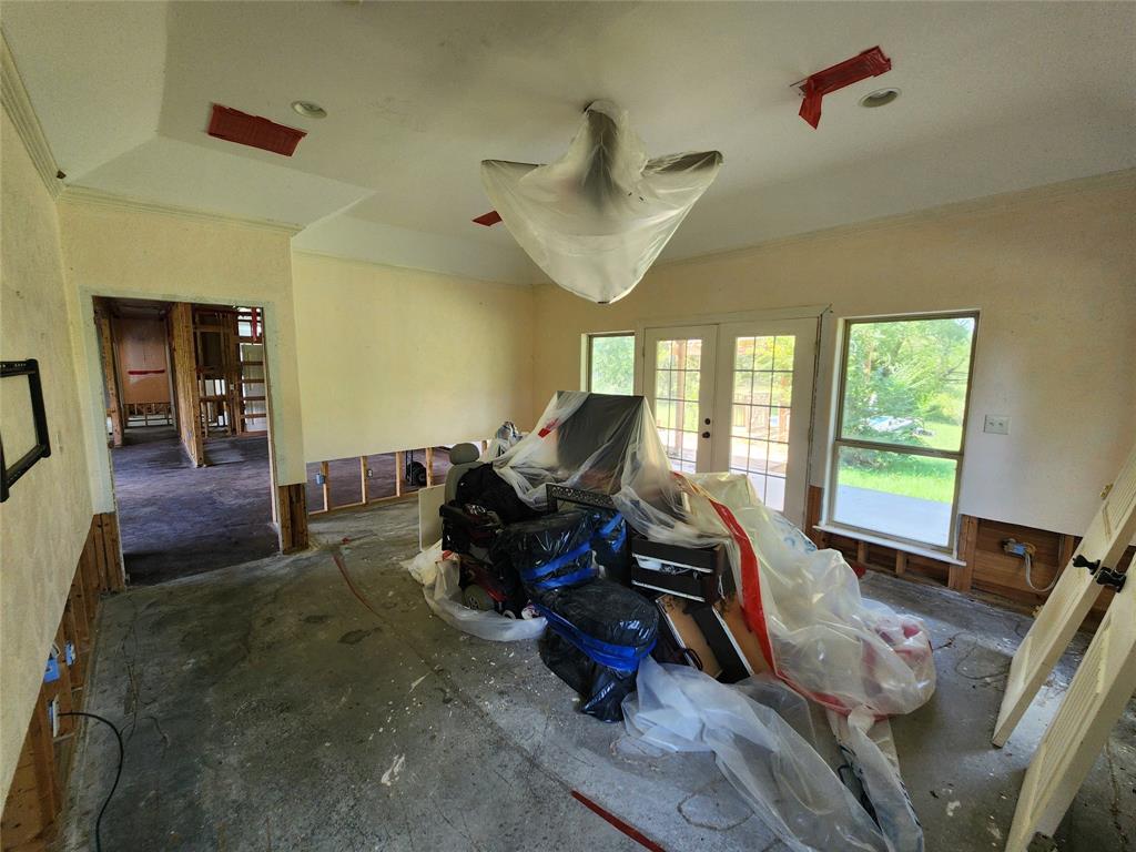 17555 County Road 330 Terrell, TX 75161 - Photo 18 of 32 a living room with furniture