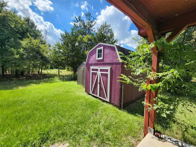 a view of a yard in front of house