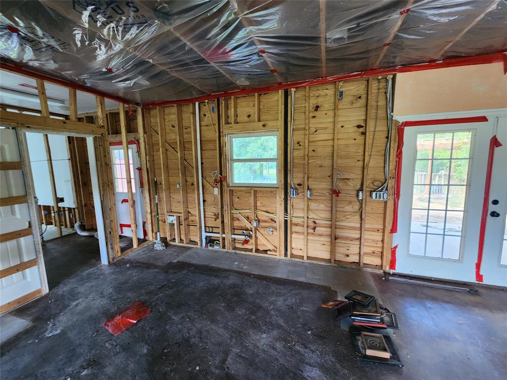 17555 County Road 330 Terrell, TX 75161 - Photo 9 of 32 a living room with hardwood floor and furniture