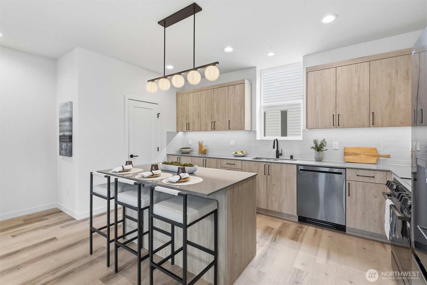805 Northwest 63rd Street, Unit B Seattle, WA 98107 - Photo 3 of 32