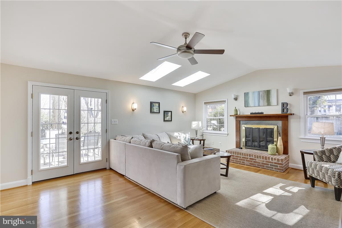 1812 Brisbane Street Silver Spring, MD 20902 - Photo 3 of 30 Family Room