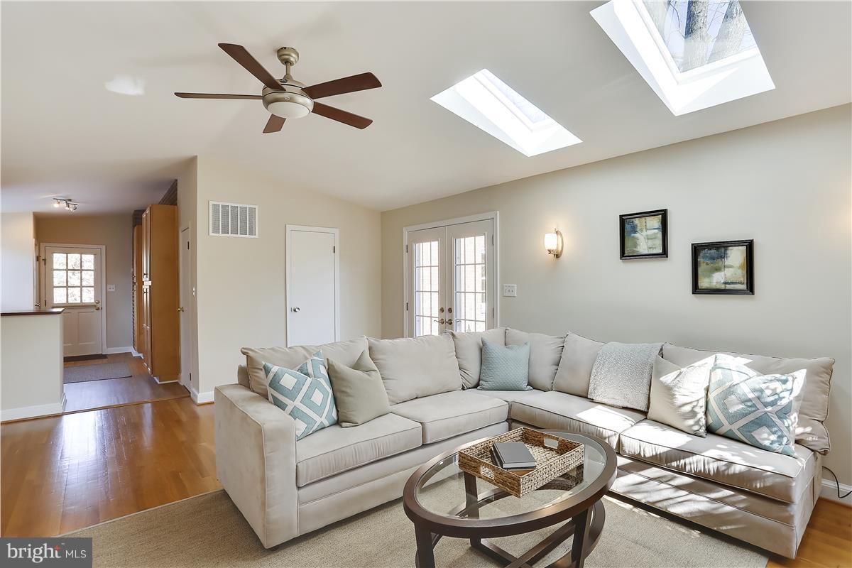 1812 Brisbane Street Silver Spring, MD 20902 - Photo 4 of 30 Family Room