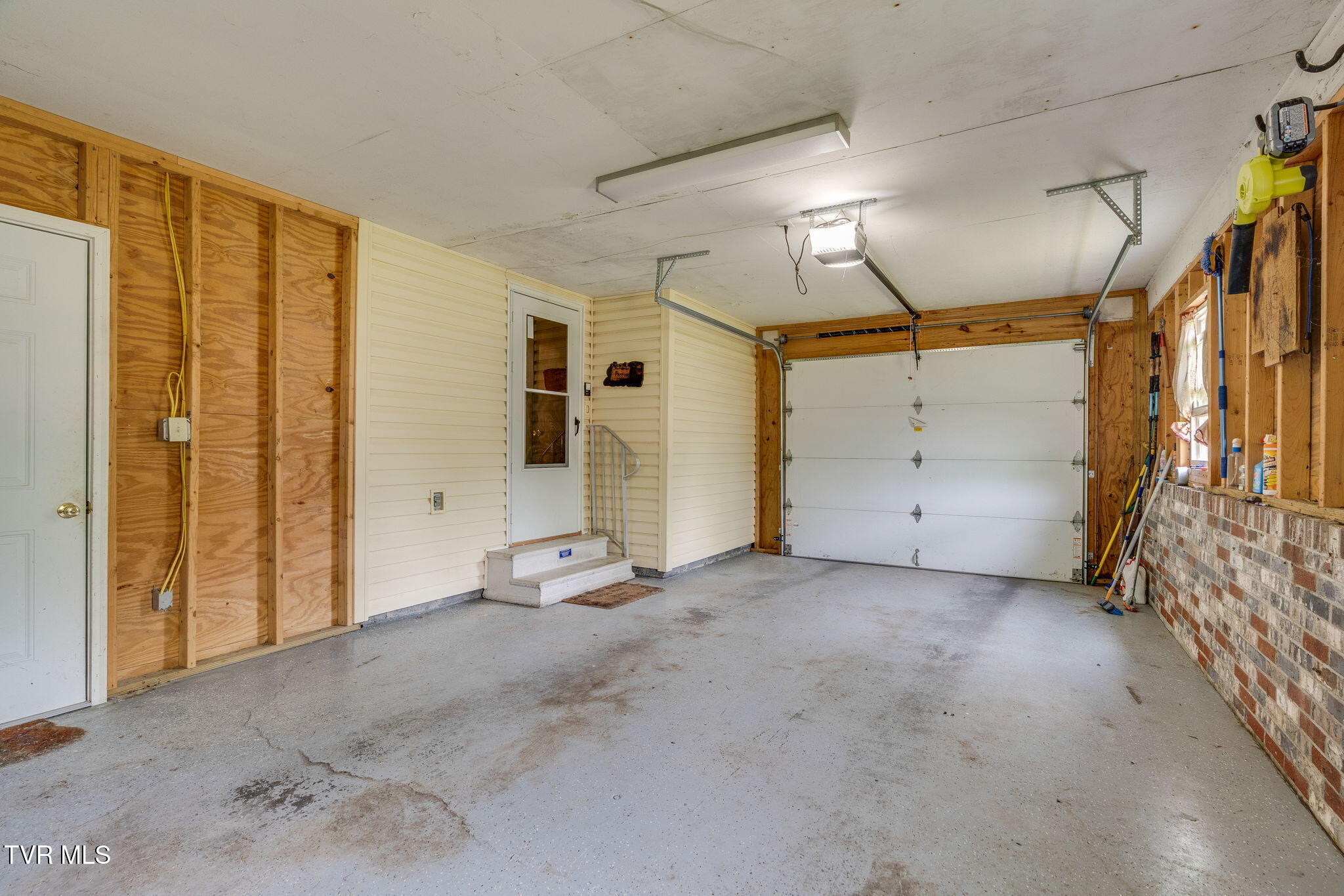 397 Buncombe Road Blountville, TN 37617 - Photo 18 of 49 018
