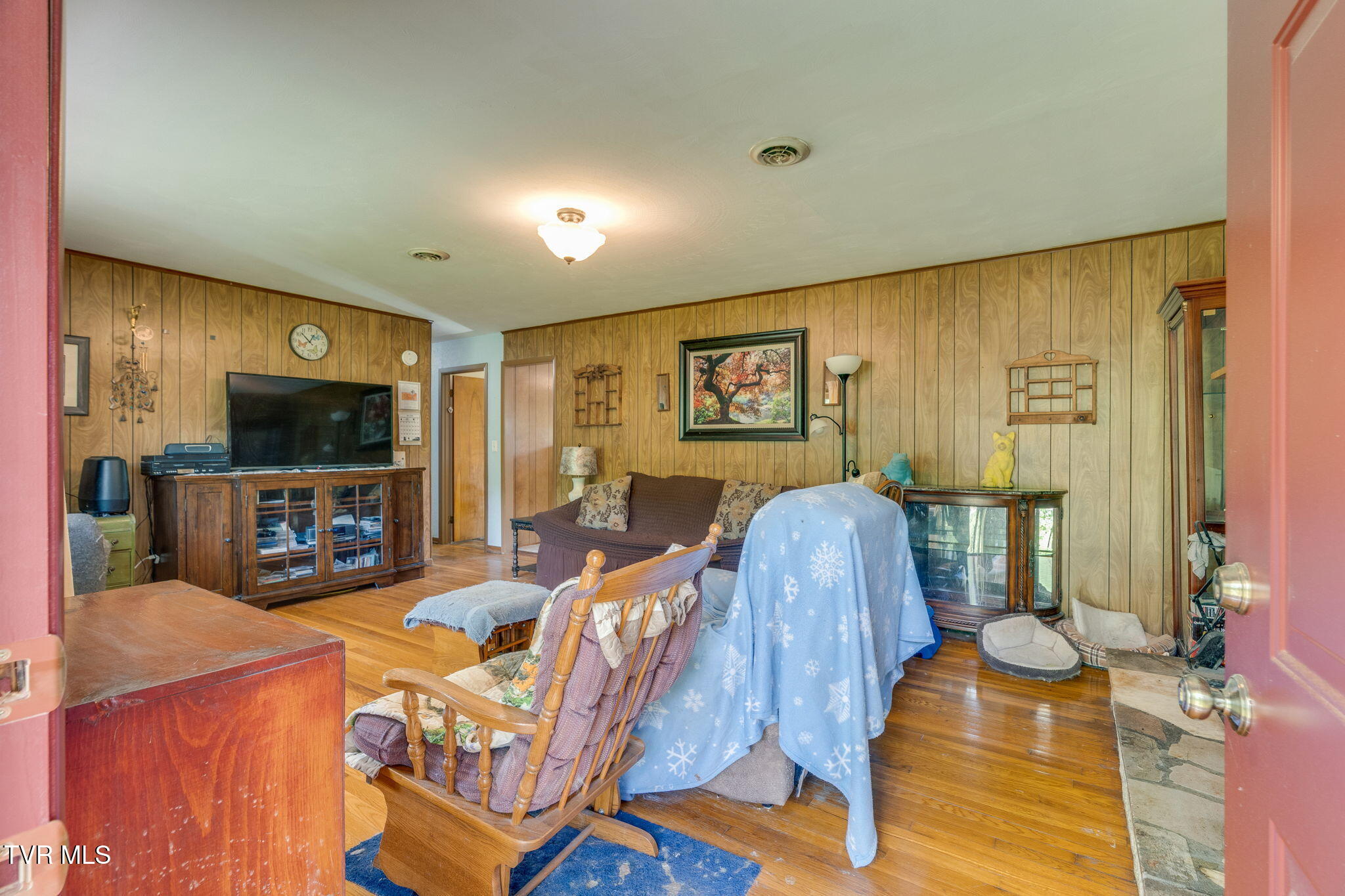 397 Buncombe Road Blountville, TN 37617 - Photo 2 of 49 002