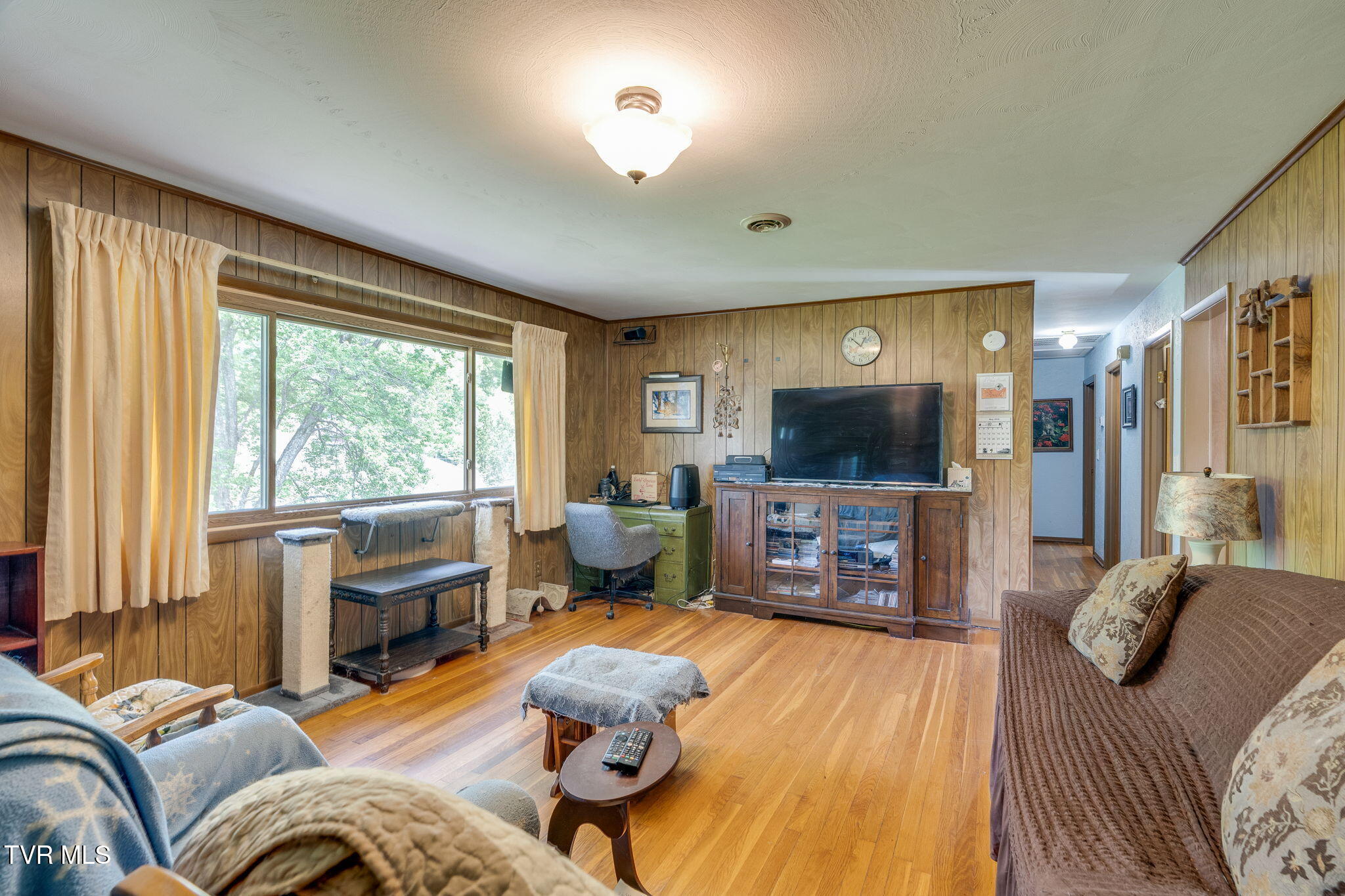 397 Buncombe Road Blountville, TN 37617 - Photo 3 of 49 003