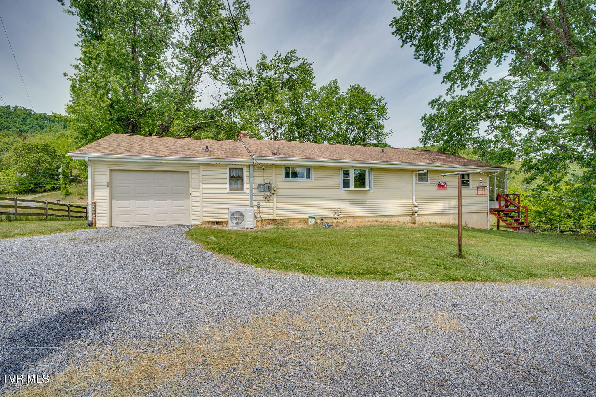 397 Buncombe Road Blountville, TN 37617 - Photo 32 of 49 032