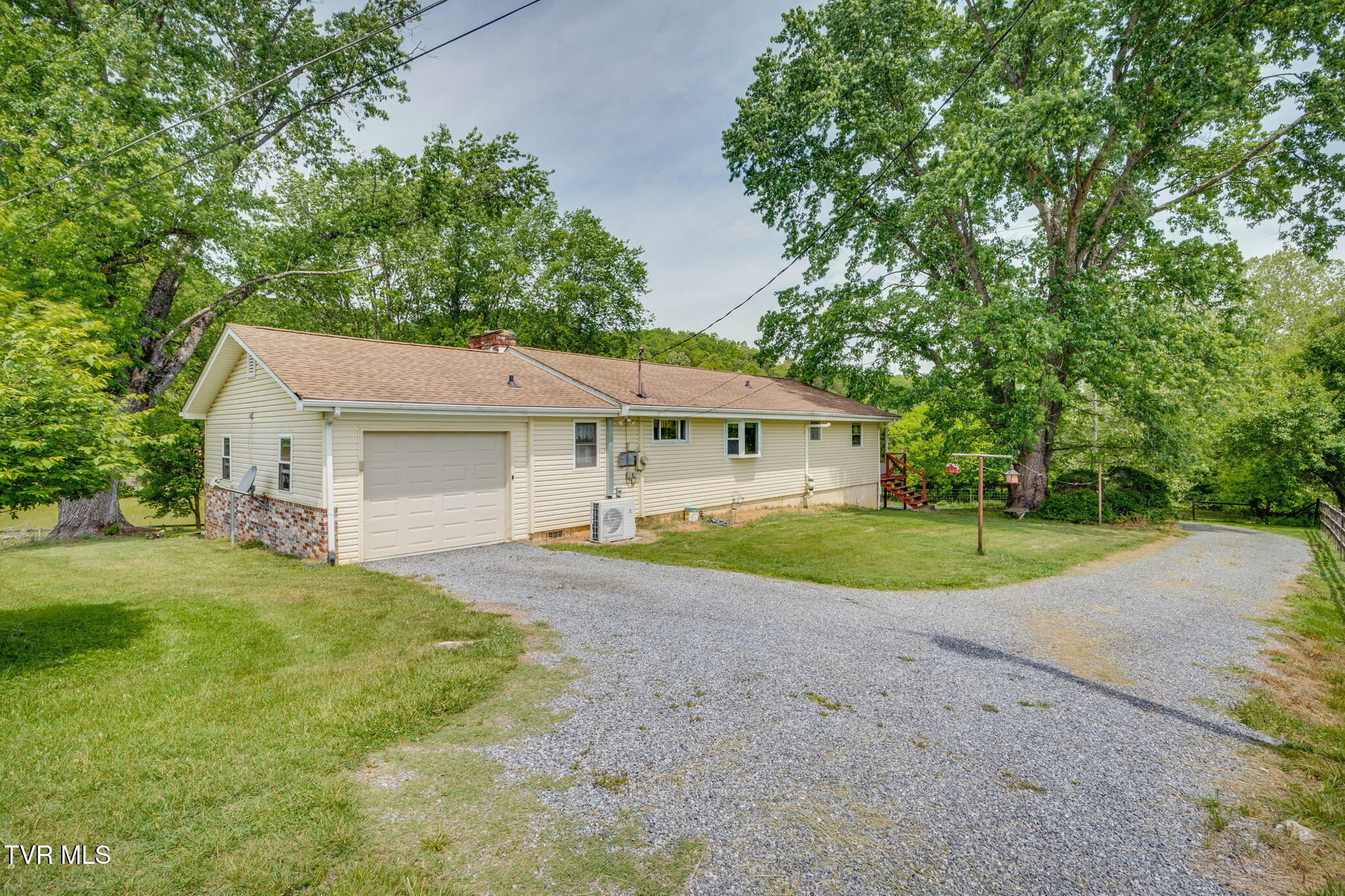 397 Buncombe Road Blountville, TN 37617 - Photo 33 of 49 033
