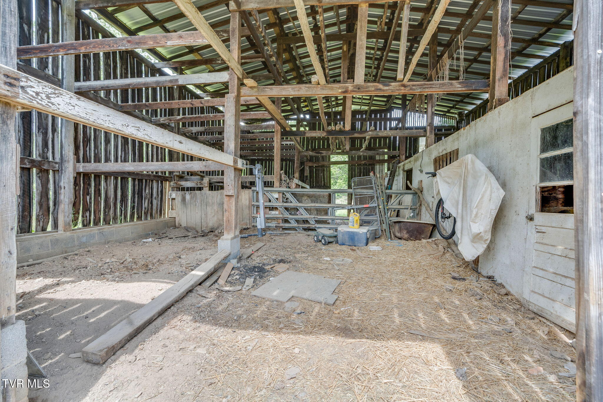 397 Buncombe Road Blountville, TN 37617 - Photo 38 of 49 038