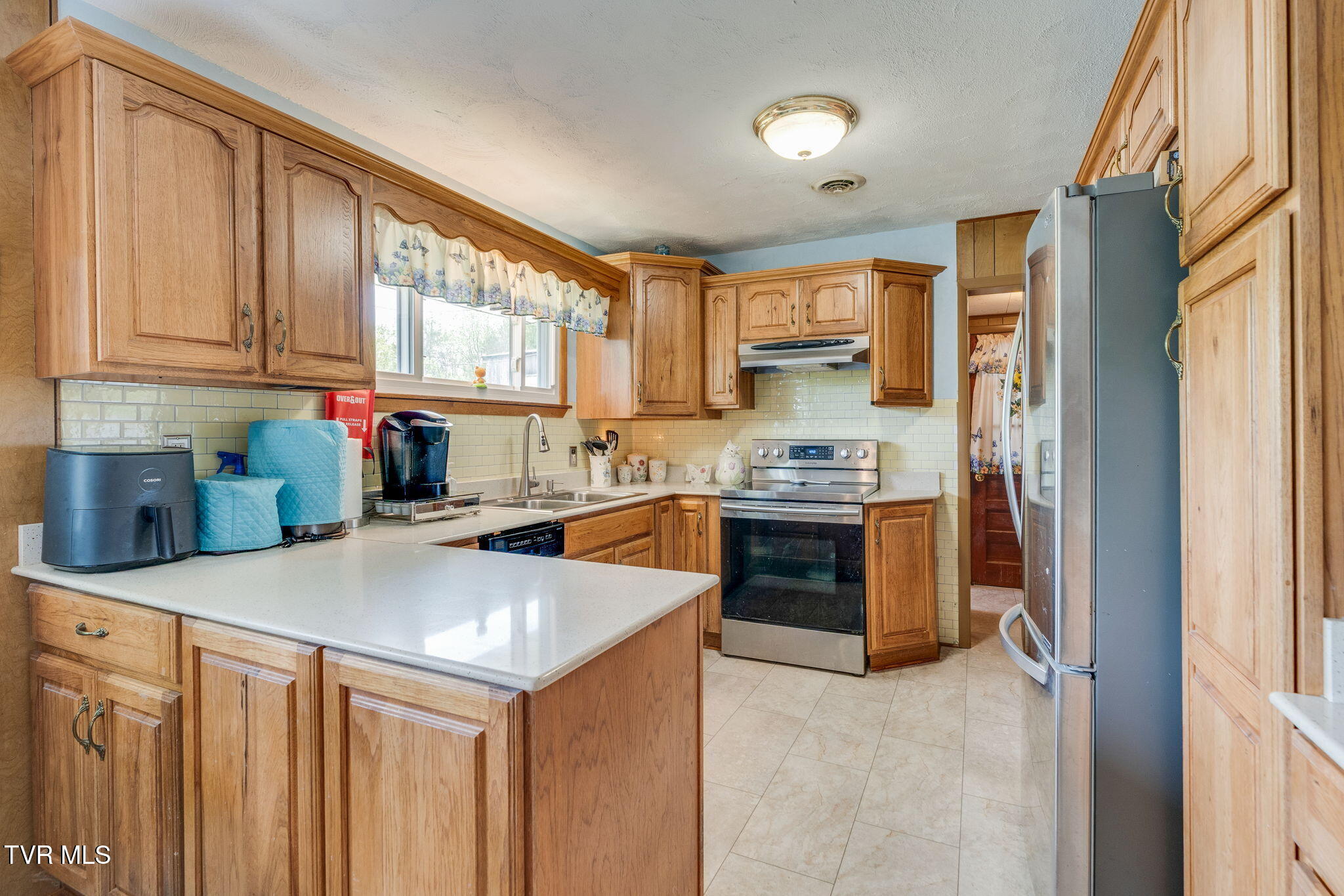 397 Buncombe Road Blountville, TN 37617 - Photo 6 of 49 006