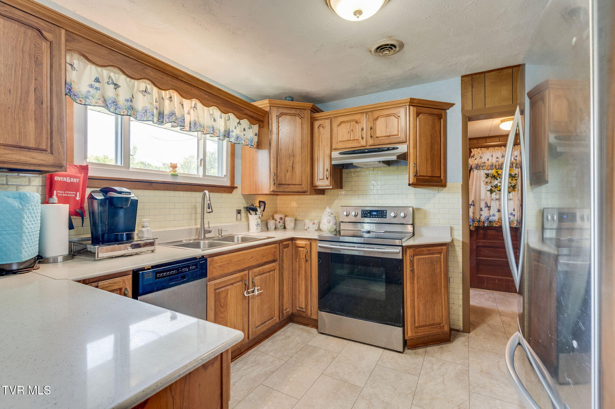 397 Buncombe Road Blountville, TN 37617 - Photo 7 of 49 007