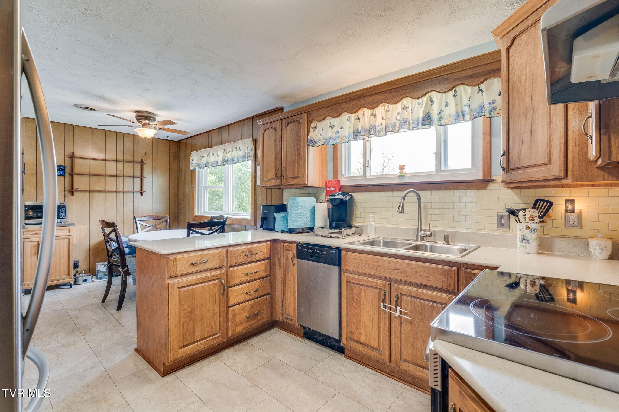 397 Buncombe Road Blountville, TN 37617 - Photo 8 of 49 008