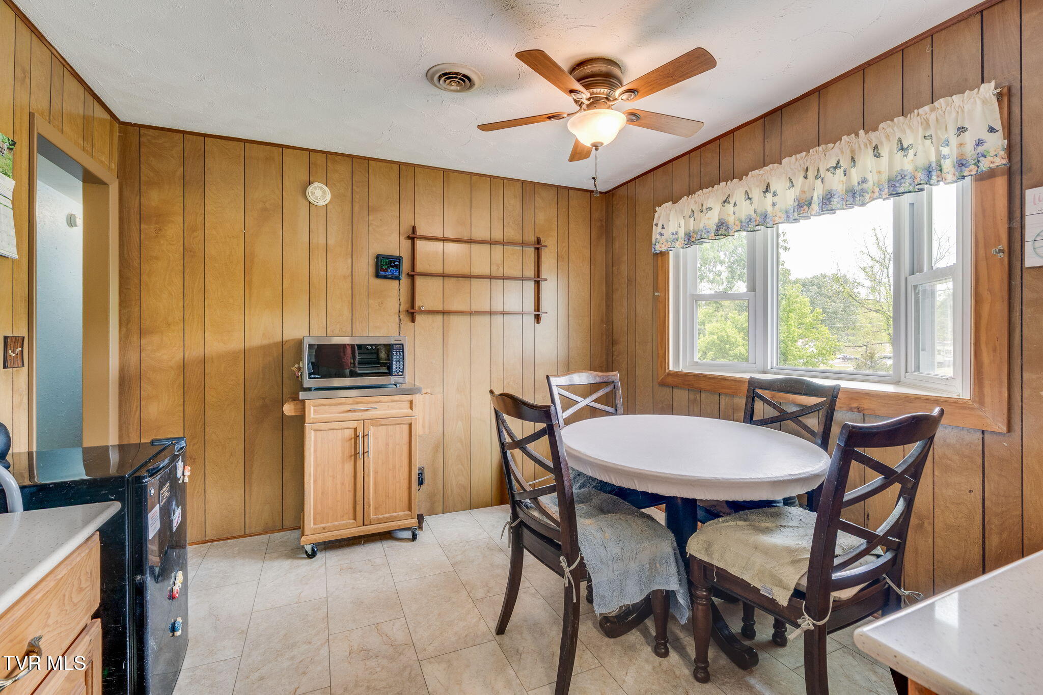 397 Buncombe Road Blountville, TN 37617 - Photo 9 of 49 009