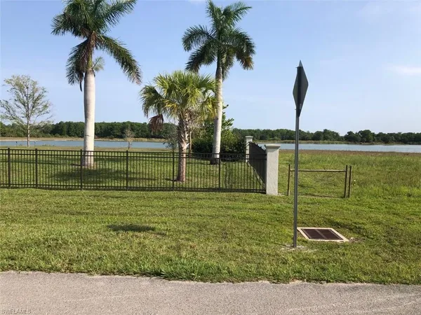 $139,500 | 630 Shady Hollow Boulevard West, Naples, FL 34120