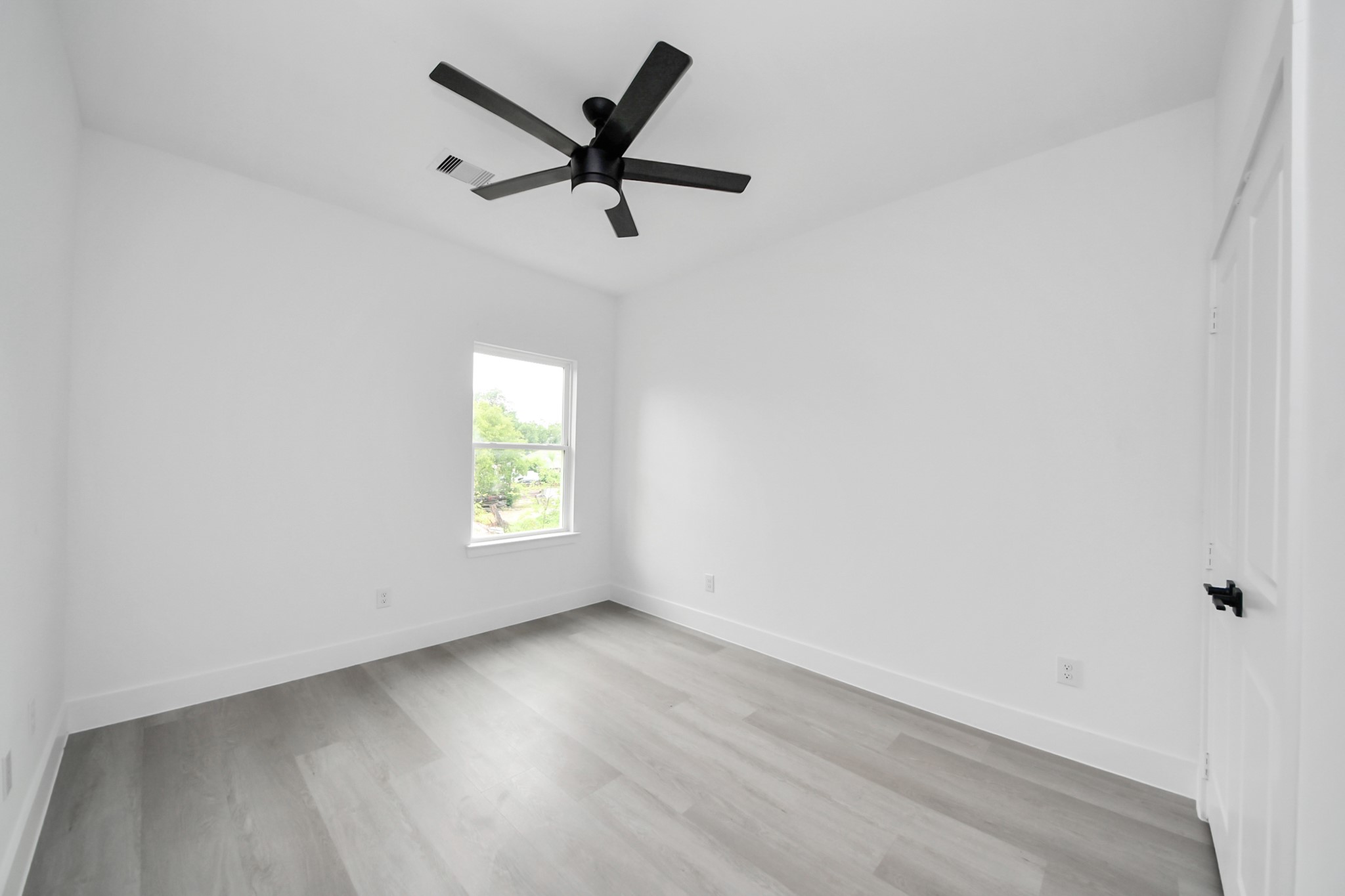 8218 Lawler Street Houston, TX 77051 - Photo 6 of 29