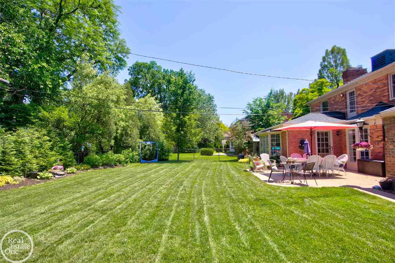 1130 South Oxford Road Grosse Pointe, MI 48236 - Photo 47 of 48 31350591-46.JPG
