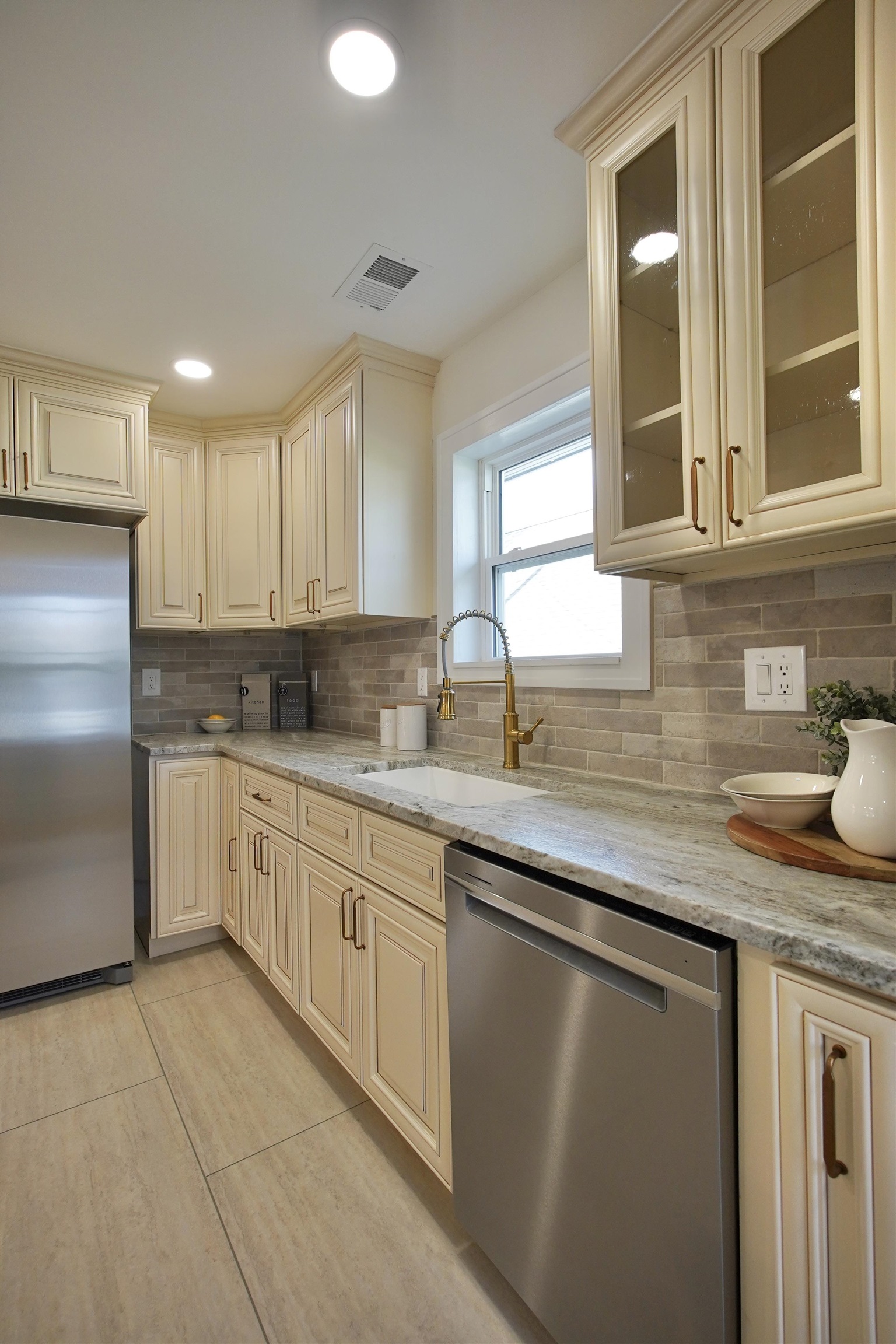 618 Milton Avenue Casper, WY 82601 - Photo 4 of 48