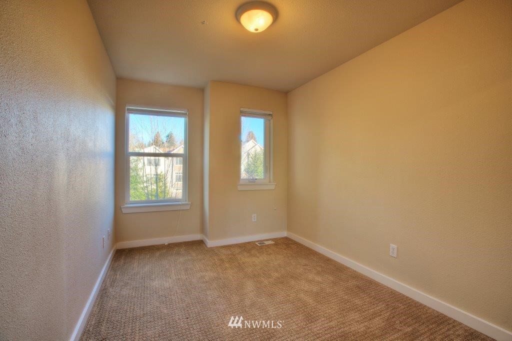 917 Aberdeen Avenue Northeast, Unit 6 Renton, WA 98056 - Photo 9 of 14 Gallery Image 9