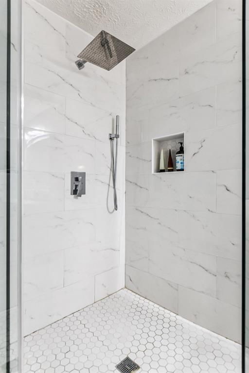 19 Normandy Court Atlanta, GA 30324 - Photo 20 of 27 a view of a hallway