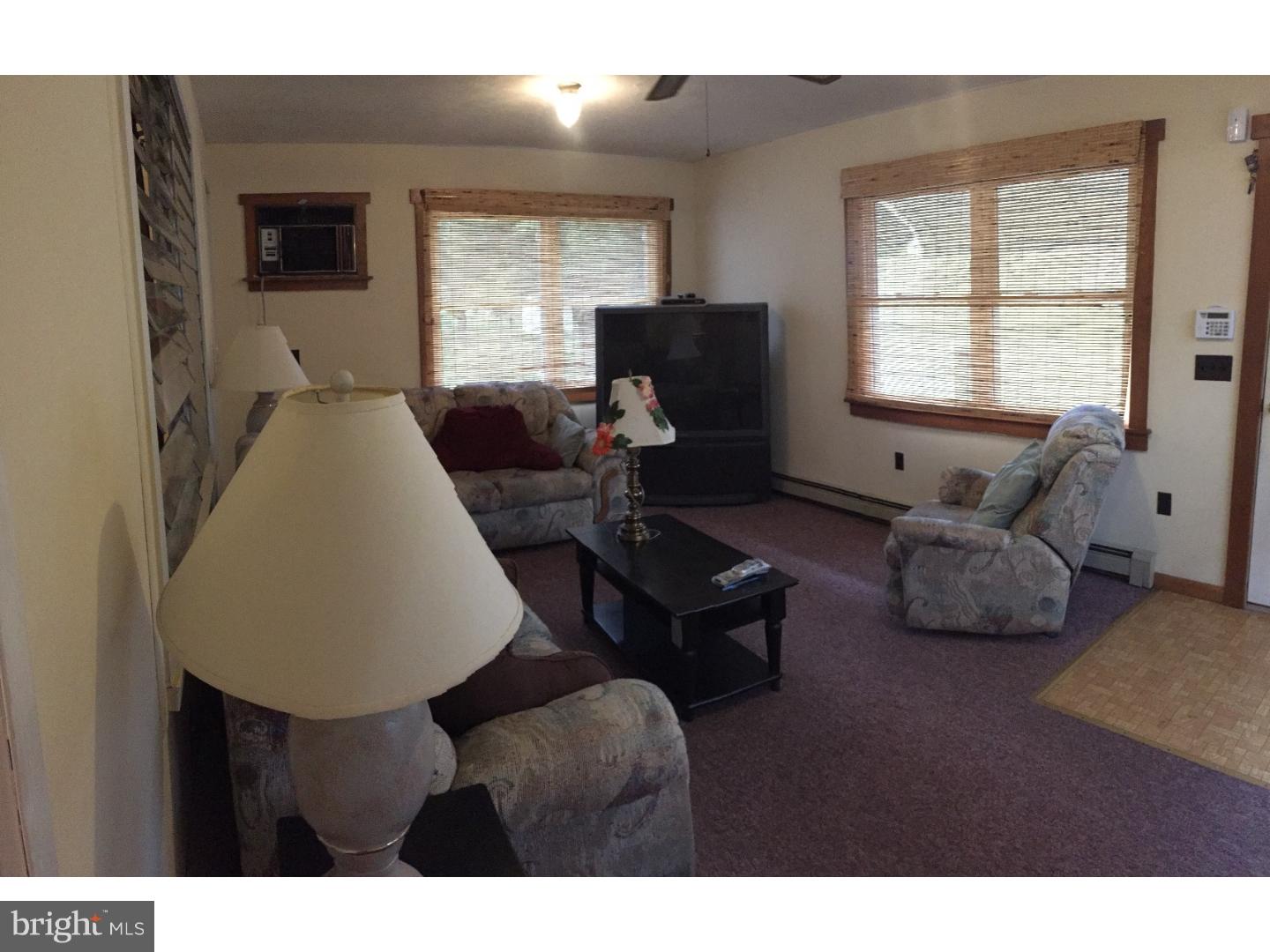 40 Rutledge Avenue Ewing, NJ 08618 - Photo 3 of 24 Living Room