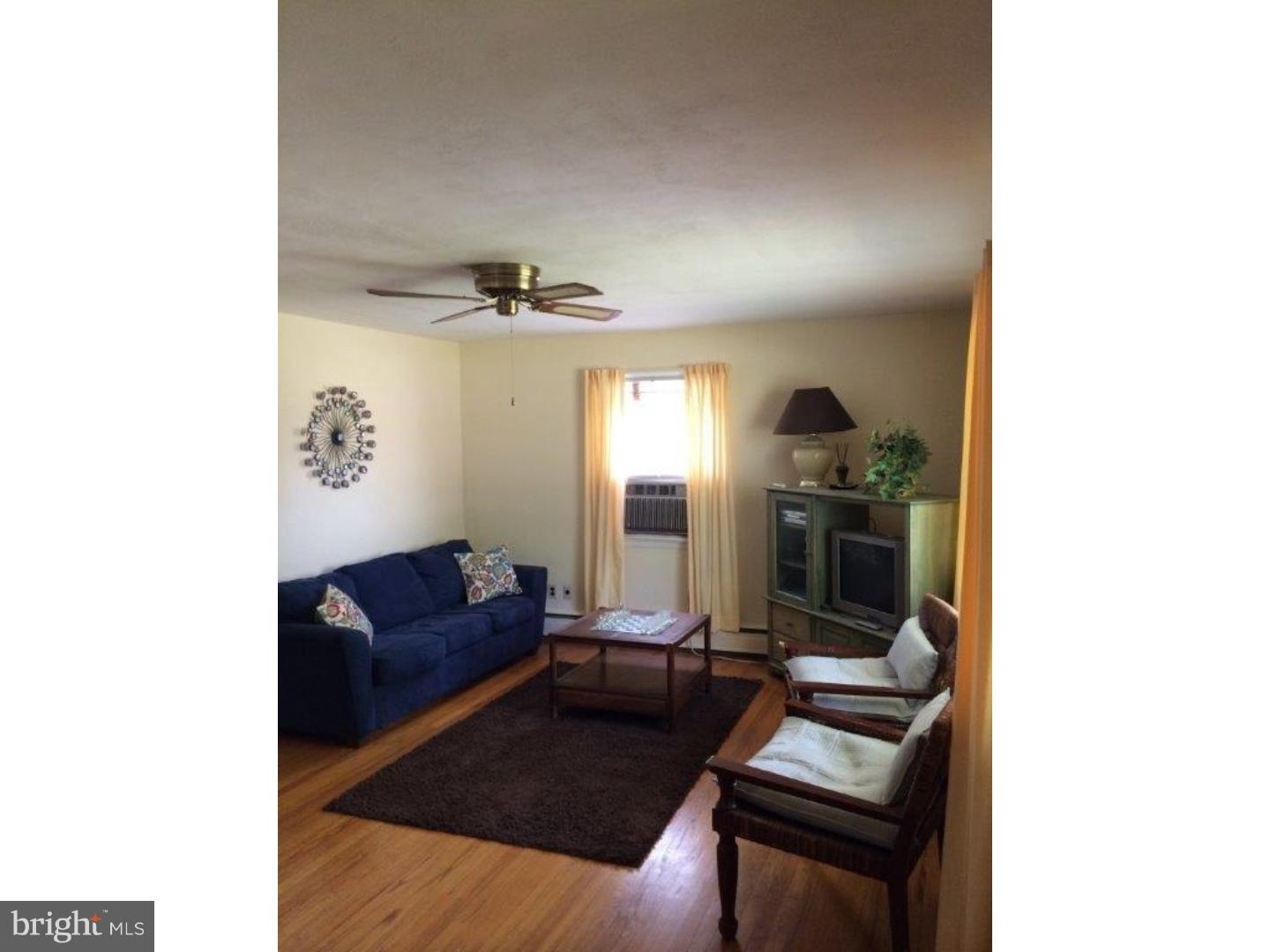 40 Rutledge Avenue Ewing, NJ 08618 - Photo 4 of 24 Living Room