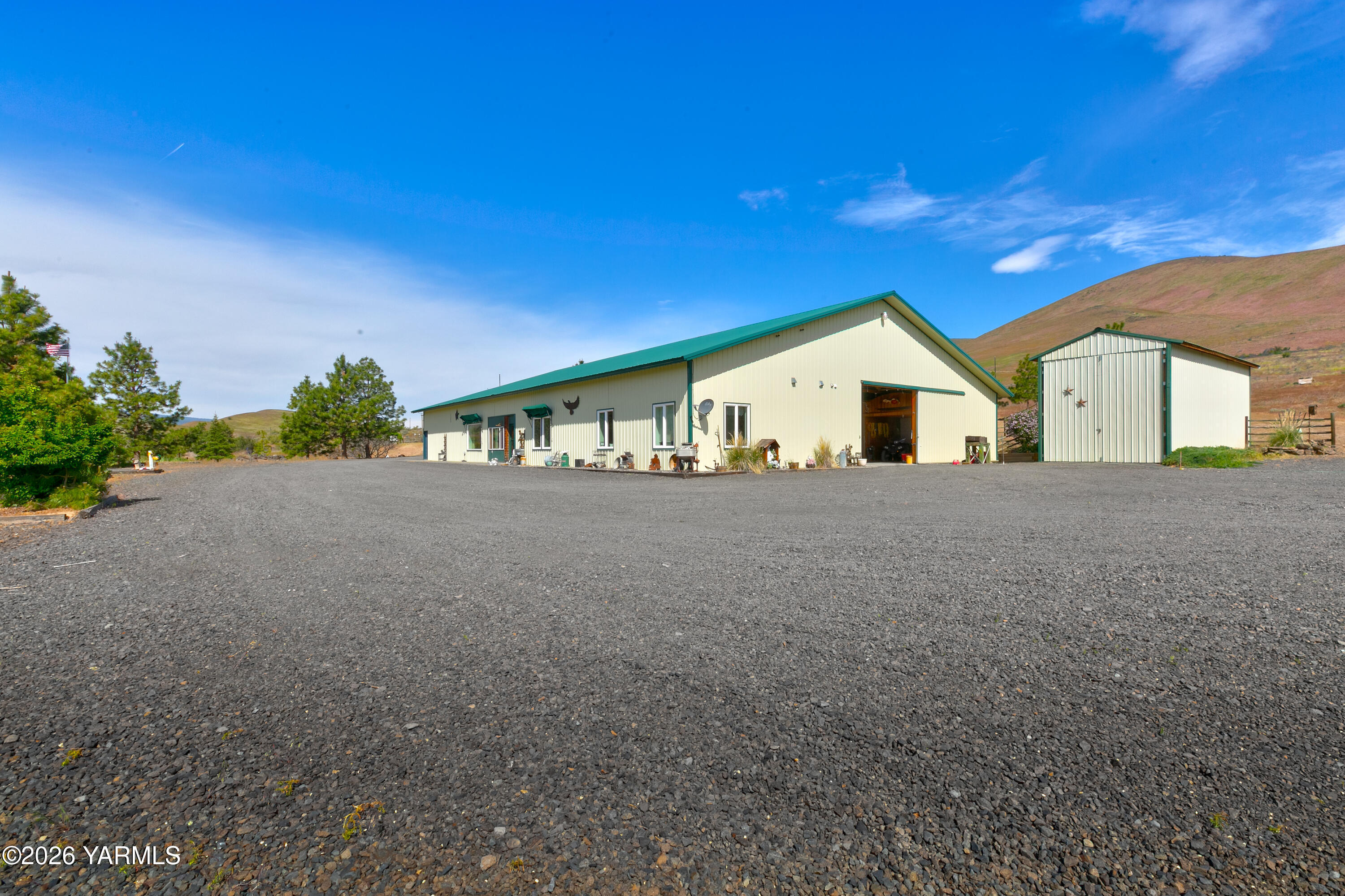 999 Elk Ridge Lane Selah, WA 98942 - Photo 2 of 43 East Entrance to Shop
