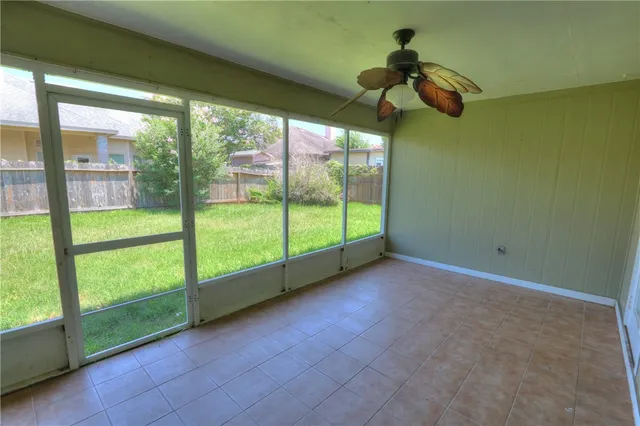 a view of yard with green space