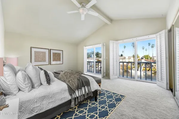 an empty room with closet and a ceiling fan