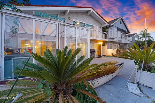 a view of a house with backyard and porch