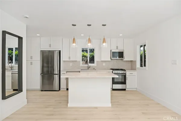 $4,950 | 23 Rose Avenue, Venice, CA 90291